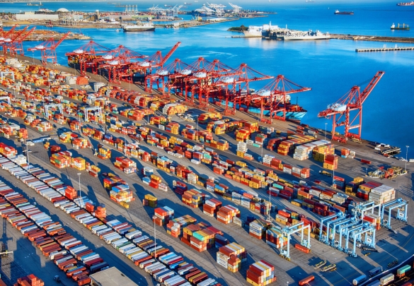 Chênh lệch cung - cầu gây thêm áp lực lên giá cước vận tải biển toàn cầu năm 2026