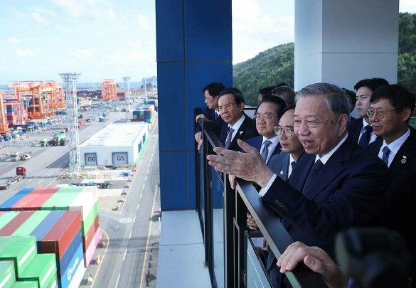 Tổng Bí thư đề nghị Busan tăng hợp tác với cảng Việt Nam  Tổng Bí thư đề nghị Busan tăng hợp tác với cảng Việt Nam